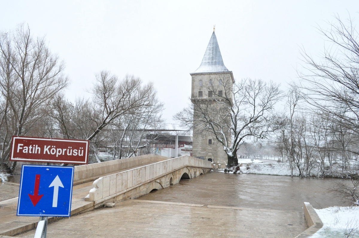 Tunca Nehri Bazı Bölgelerde Yatağından Taştı