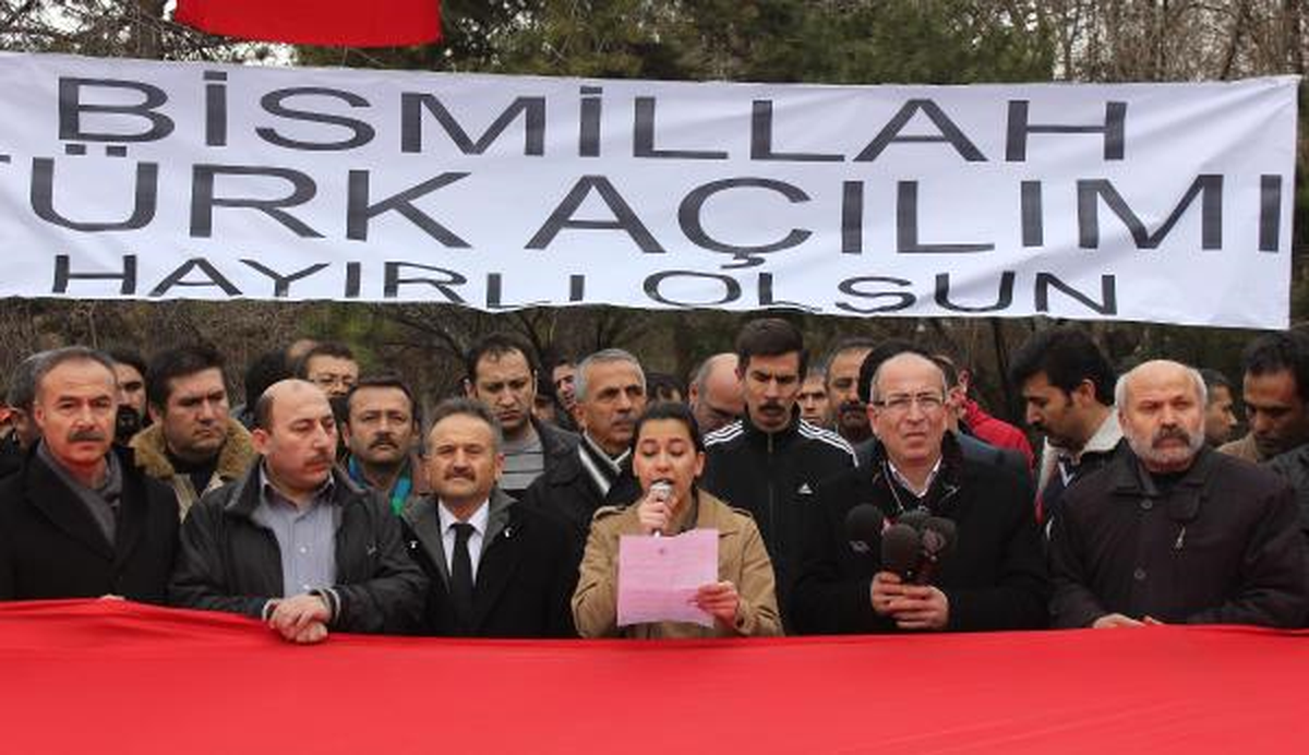 Türk Eğitim-Sen Şube Başkanından Ağaçta Basın Açıklaması