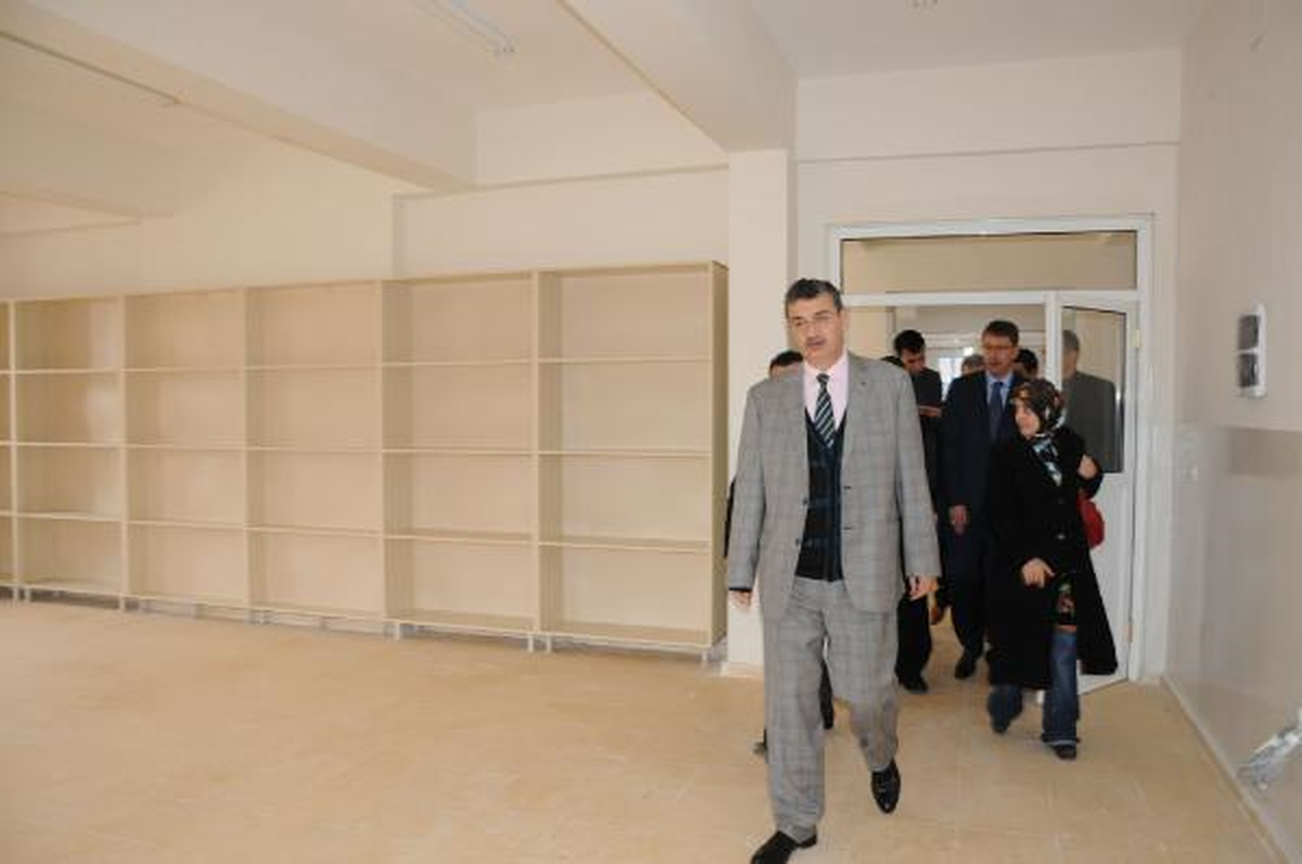 Vali Güvenç, Kadın Kültür Merkezi İnşaatını İnceledi