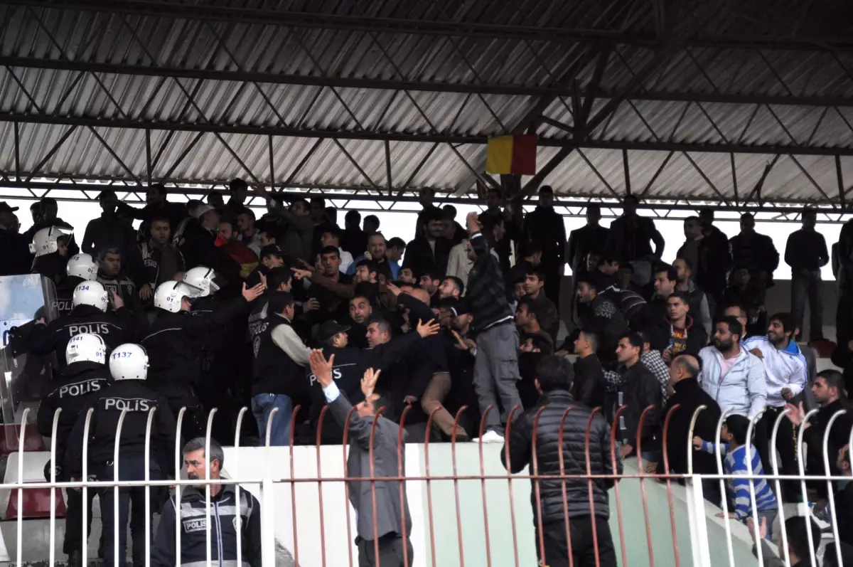 Adana\'da Amatör Lig Maçında Kavga 2 Yaralı