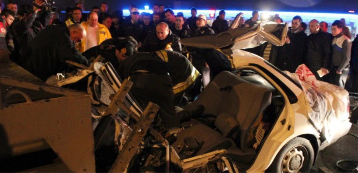 Ankara\'da Trafik Kazası: 2 Ölü, 2 Yaralı