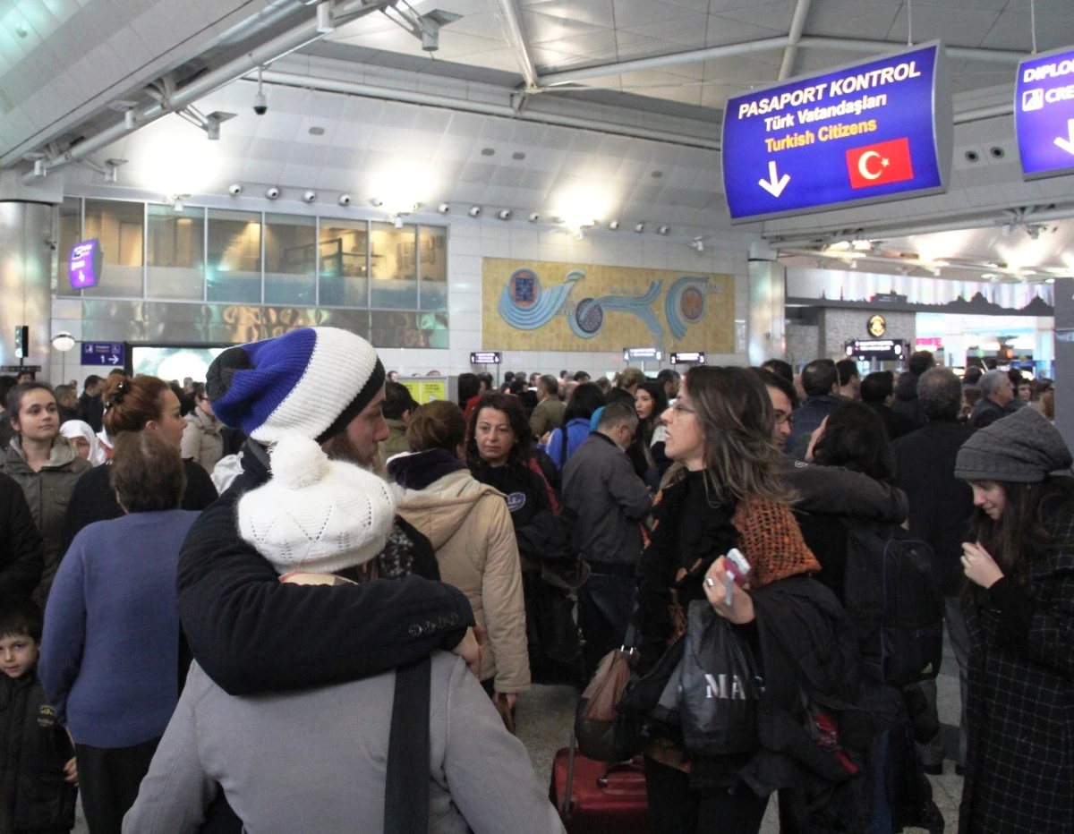 Atatürk Havalimanı\'nda Tatil Yoğunluğu