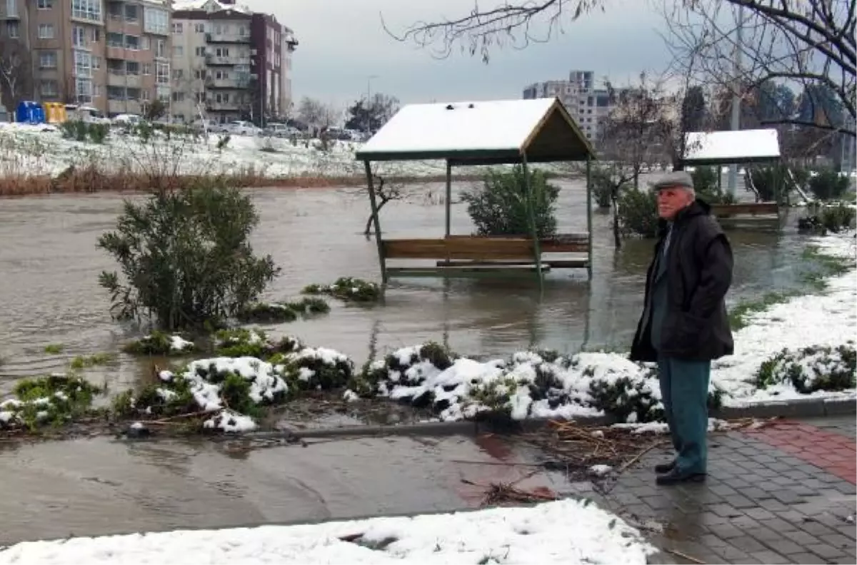 Baraj Kapağı Açıldı, Sarıçay Taştı