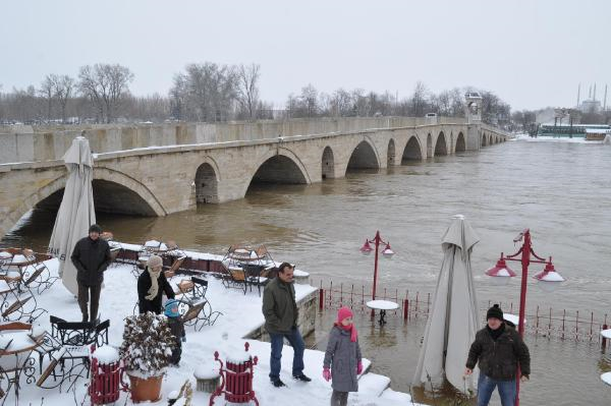 Bulgaristan Baraj Kapaklarını Açtı Edirne\'de Taşkın Riski Başladı