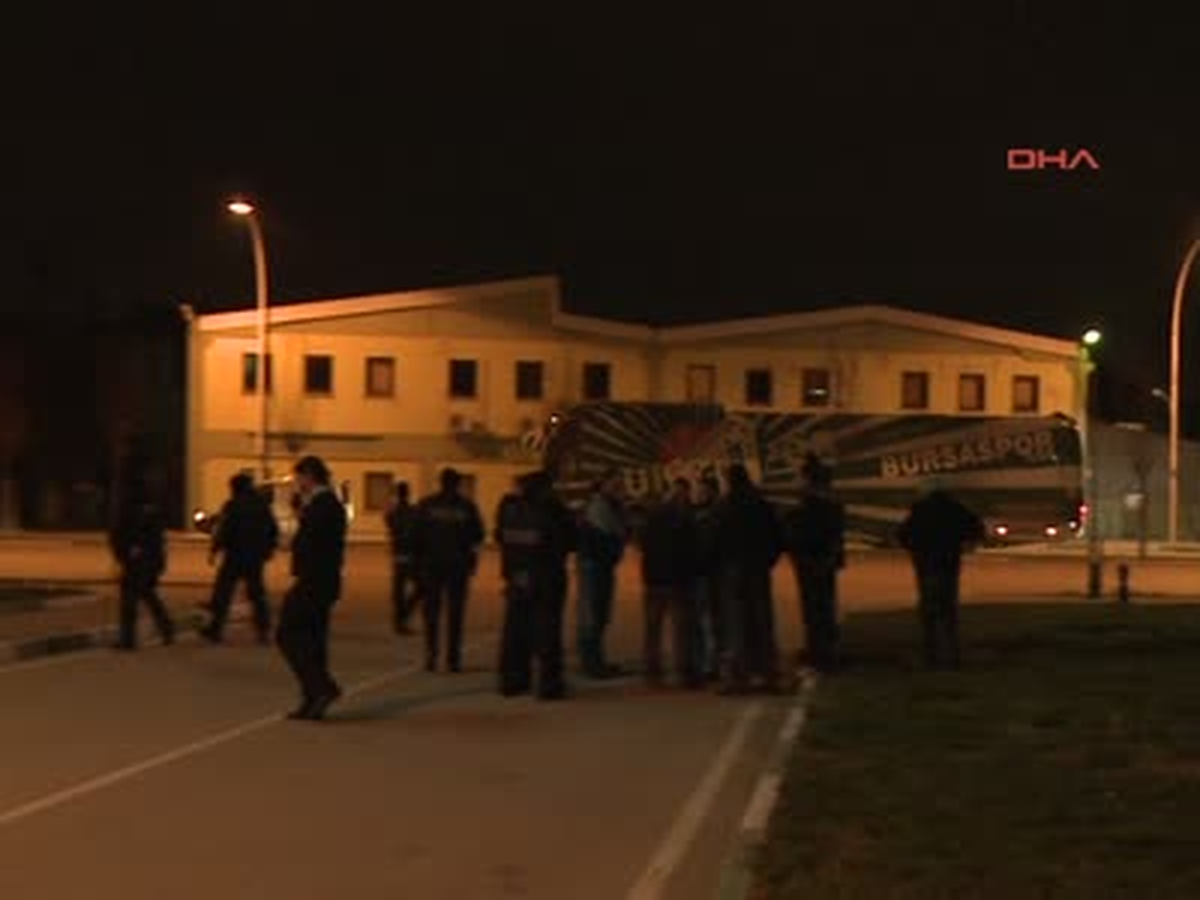 Bursaspor Kafilesine Şok Karşılama