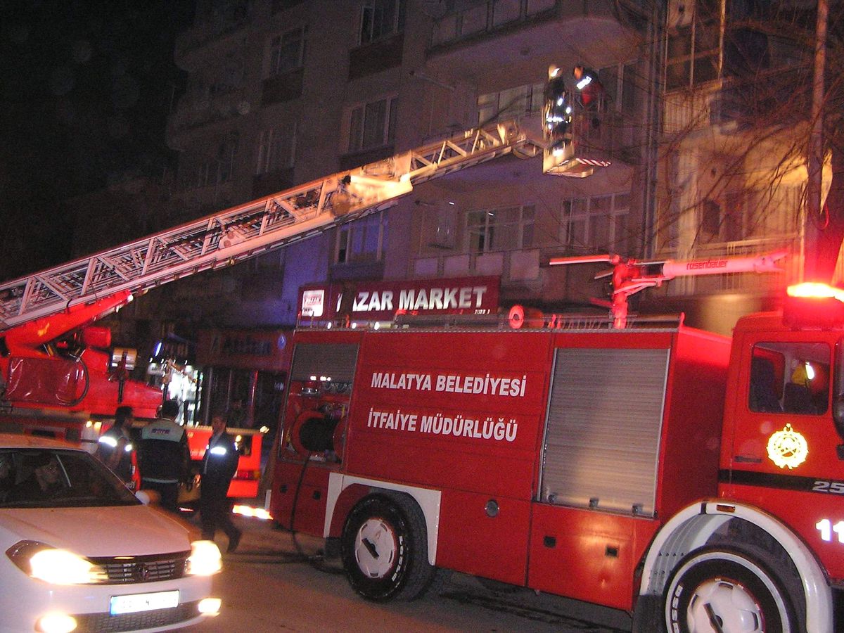 Çatı Yangını Ucuz Atlatıldı