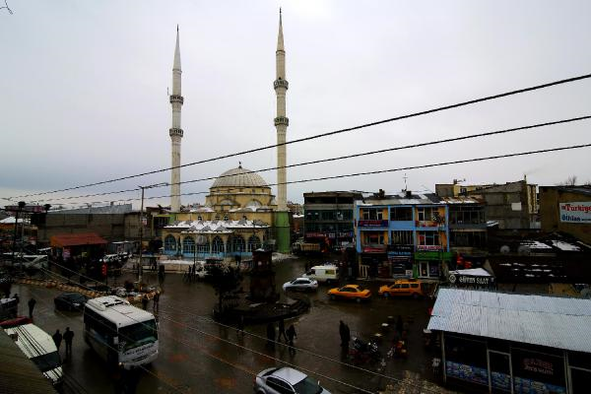 Depremde Hasar Gören Minare Halatlarla Yıkıldı