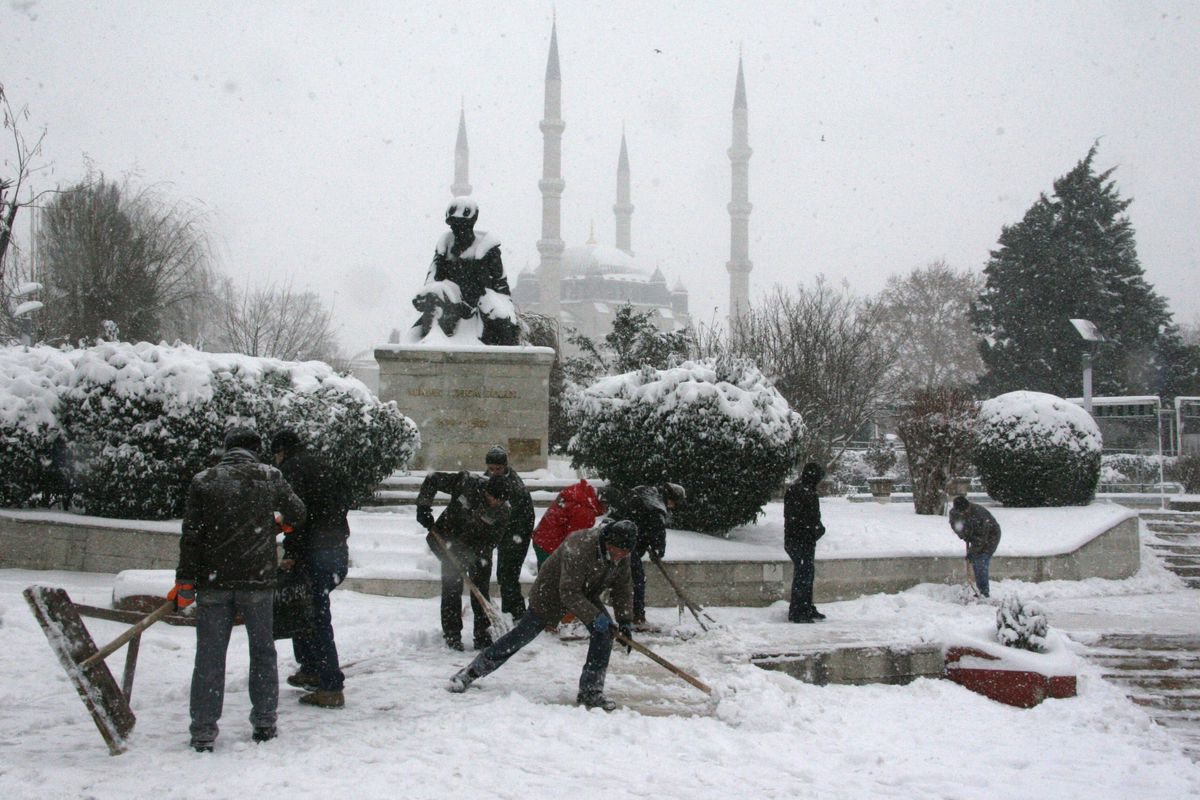 Edirne\'de Kar Yağışı Hayatı Olumsuz Etkiledi