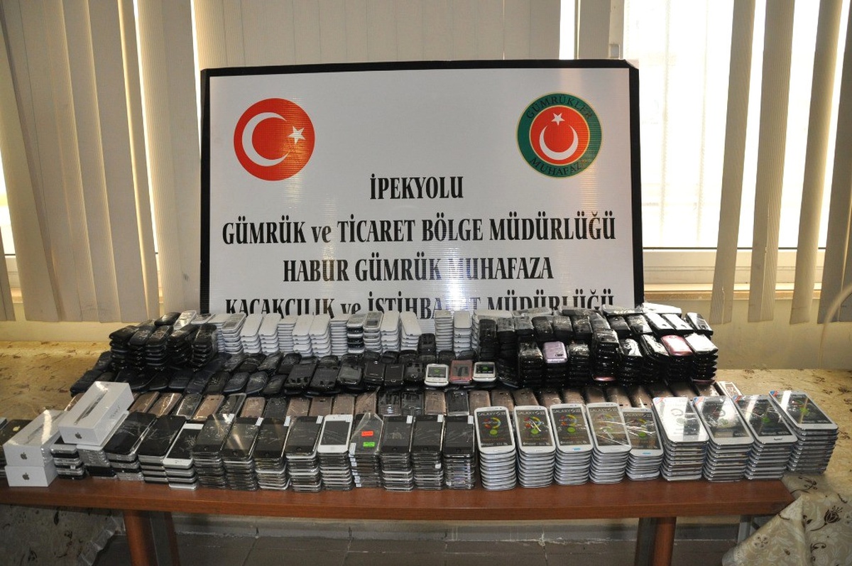 Habur Sınır Kapısı\'nda Kaçak Cep Telefonu Operasyonu