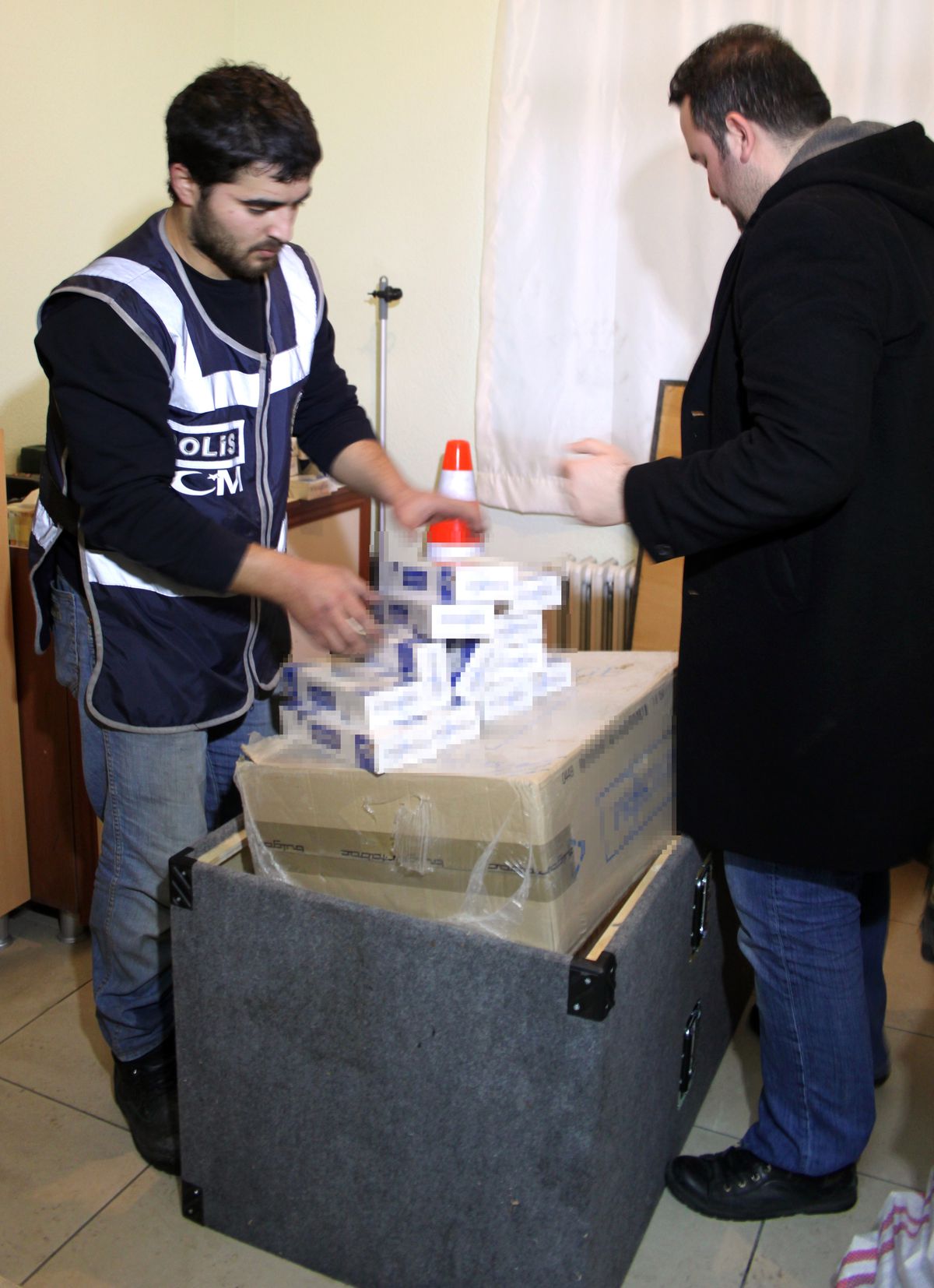 Hoparlör Kutularından 15 Bin Paket Kaçak Sigara Çıktı