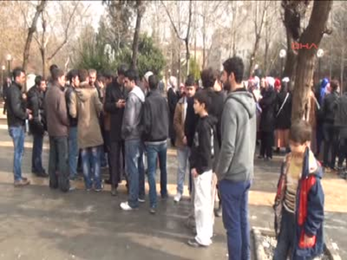 İşten Çıkartılan 250 İşçi, Fabrika Yönetimini Protesto Etti