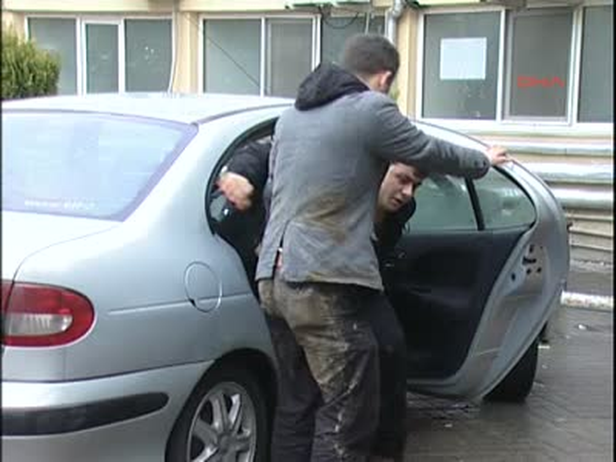Kağıthane\'de Bıçaklı Kavga: 2 Yaralı