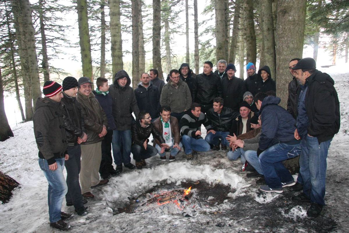 Karla Kaplı Uludağ\'da Mangal Keyfi