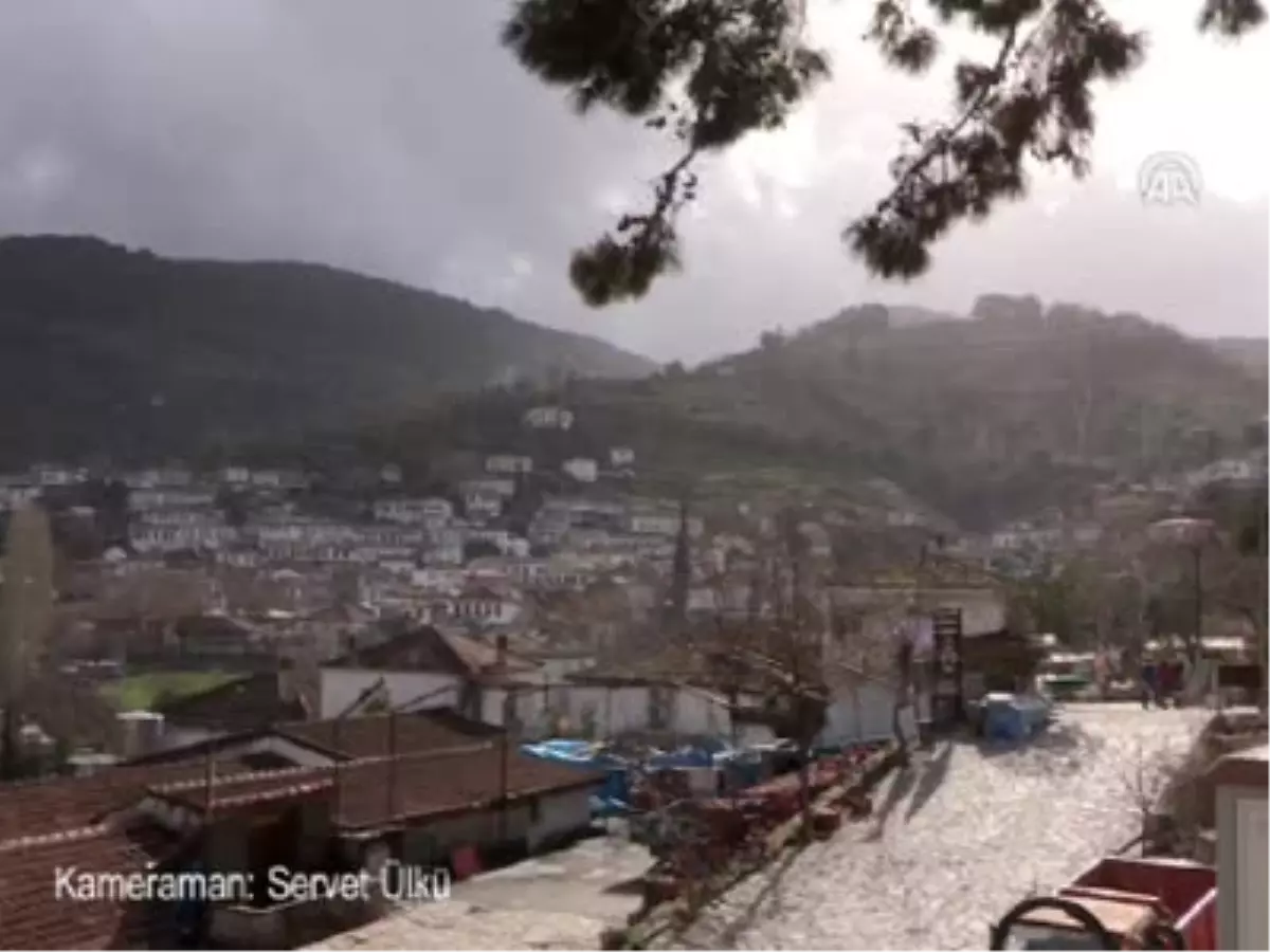 Kıyamet Günü Geçti, Melekleri Kaldı