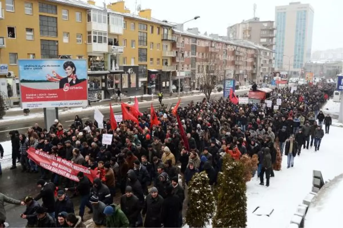 Kosovalılardan Sırbistan Arnavutlarına Destek Gösterisi