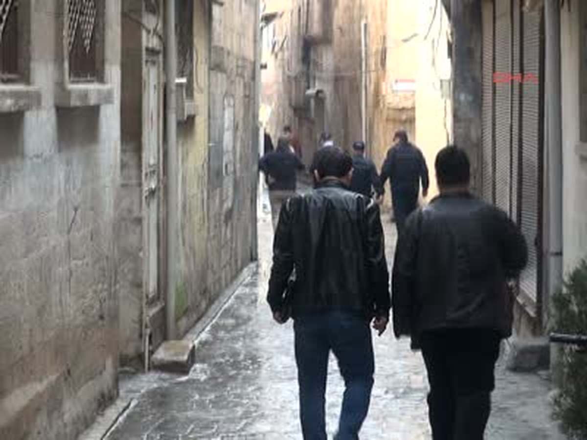 Şanlıurfa\'da Komşu Kavgası 2 Yaralı, 1 Gözaltı