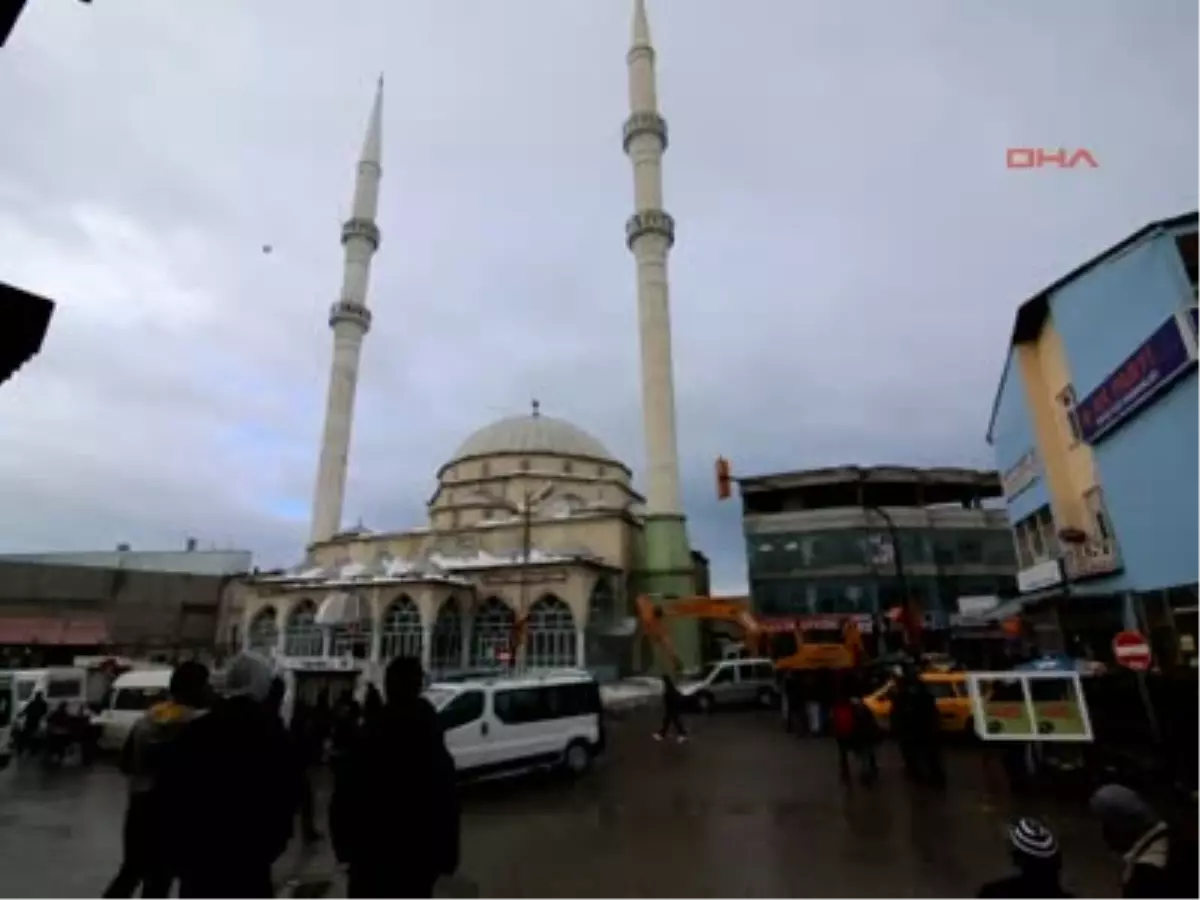 Van Caminin Minaresini Halatlarla Yıktılar Ek