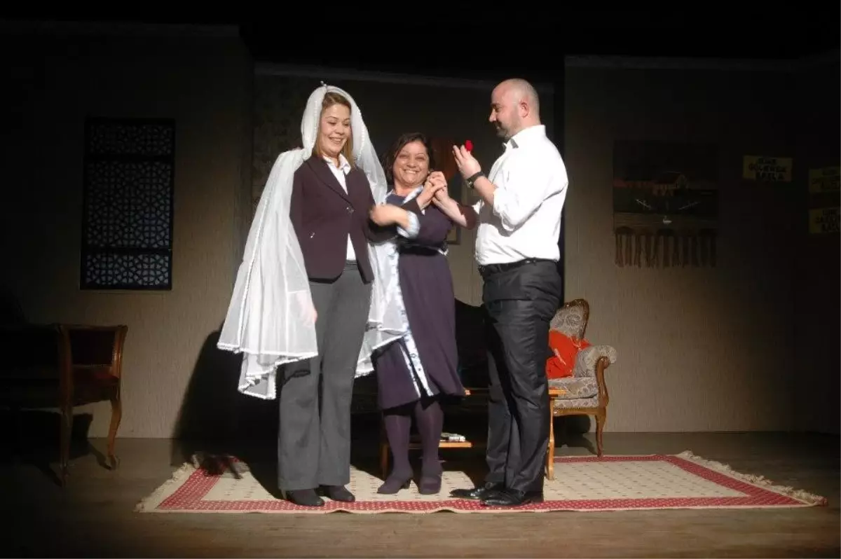 Bulancak Sanat Tiyatrosu Perdelerini Açtı