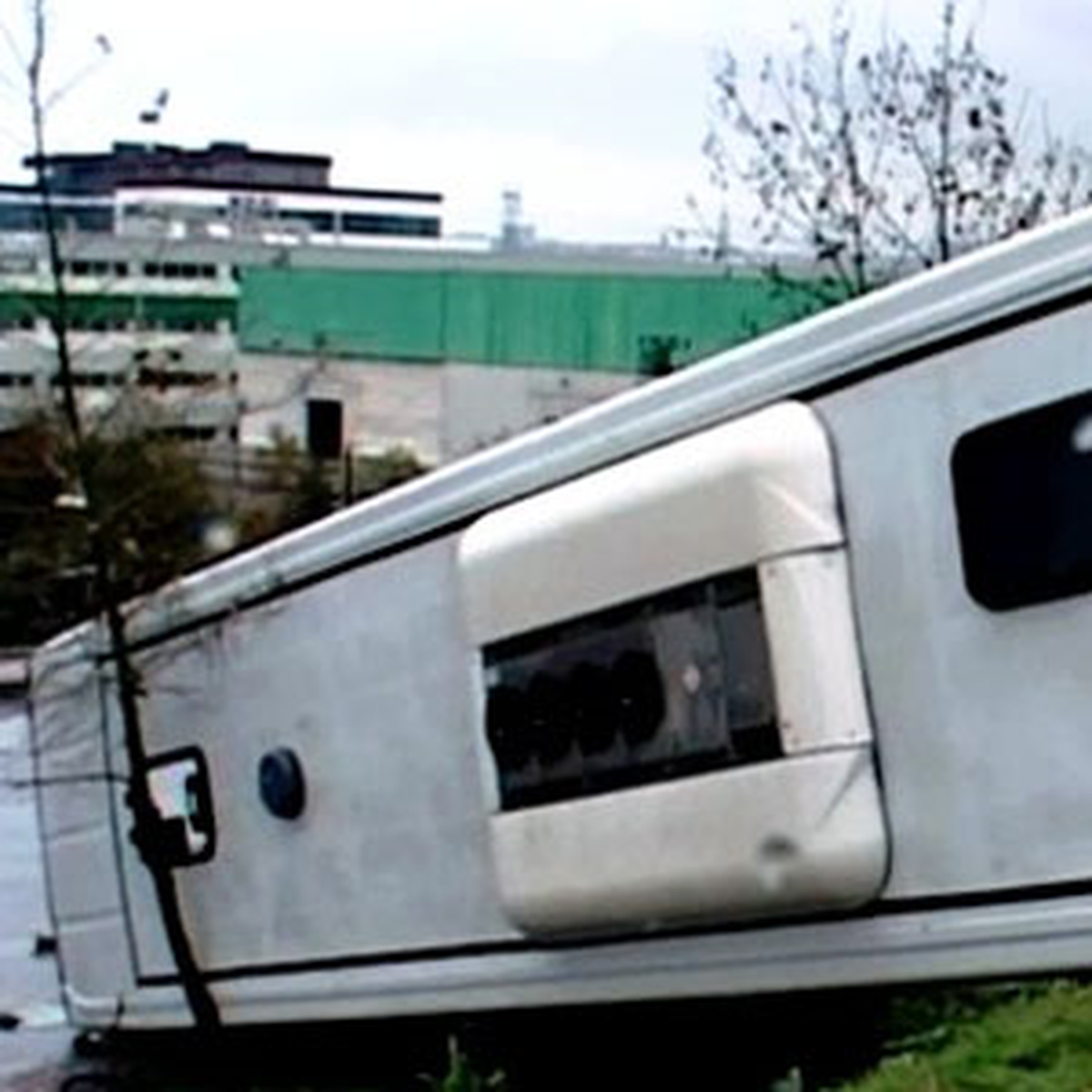 Öğrencileri Taşıyan Otobüs Yoldan Çıktı 26 Yaralı