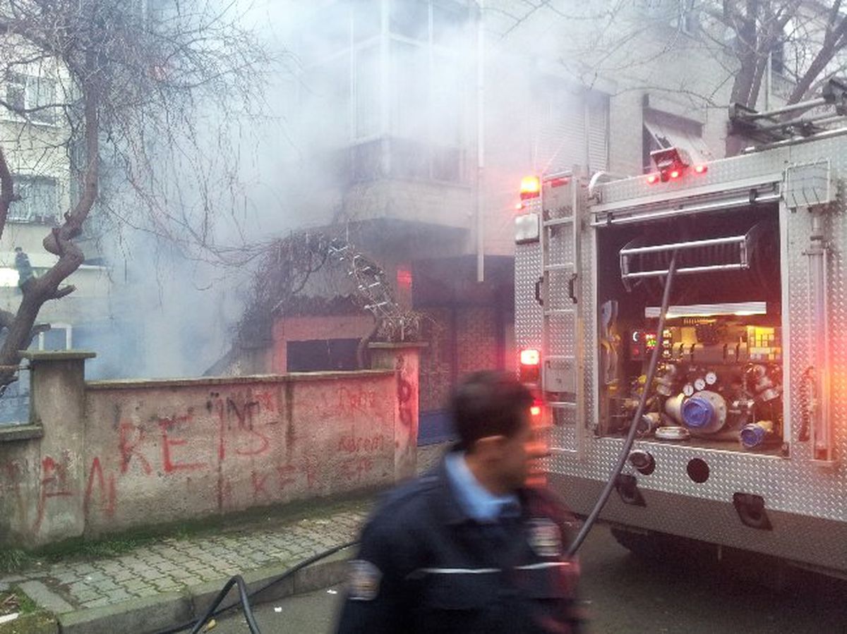 (Özel Haber) Kartal\'da Yangın Paniği