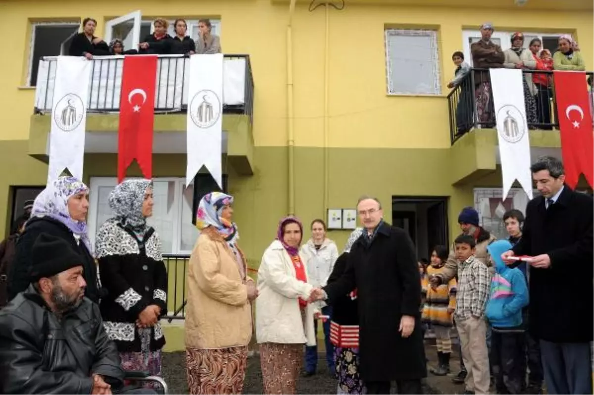 Romanlardan Şenlikli Tapu Töreni