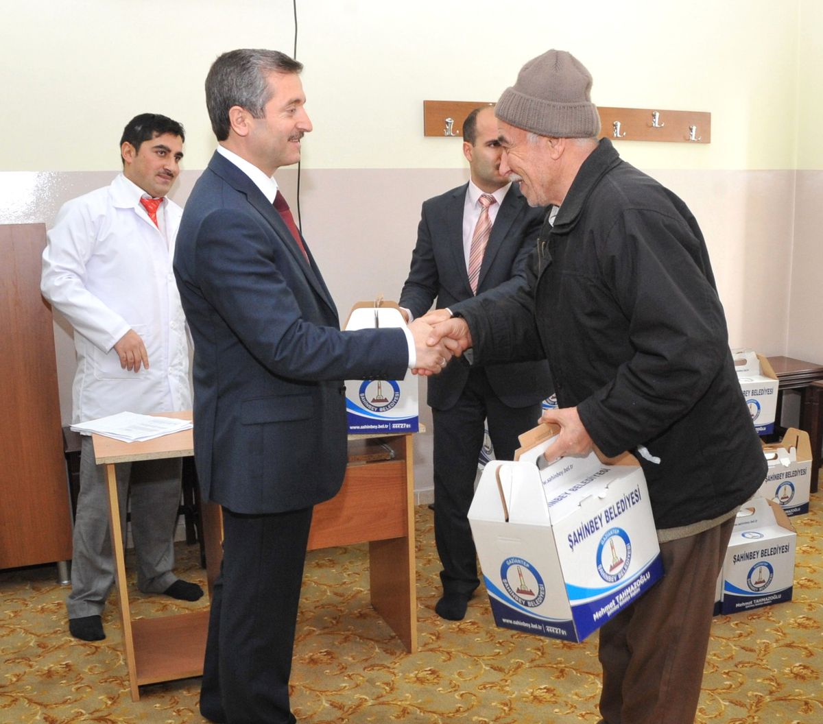 Şahinbey Belediyesi Bin 150 Aileye Et Yardımı Yaptı