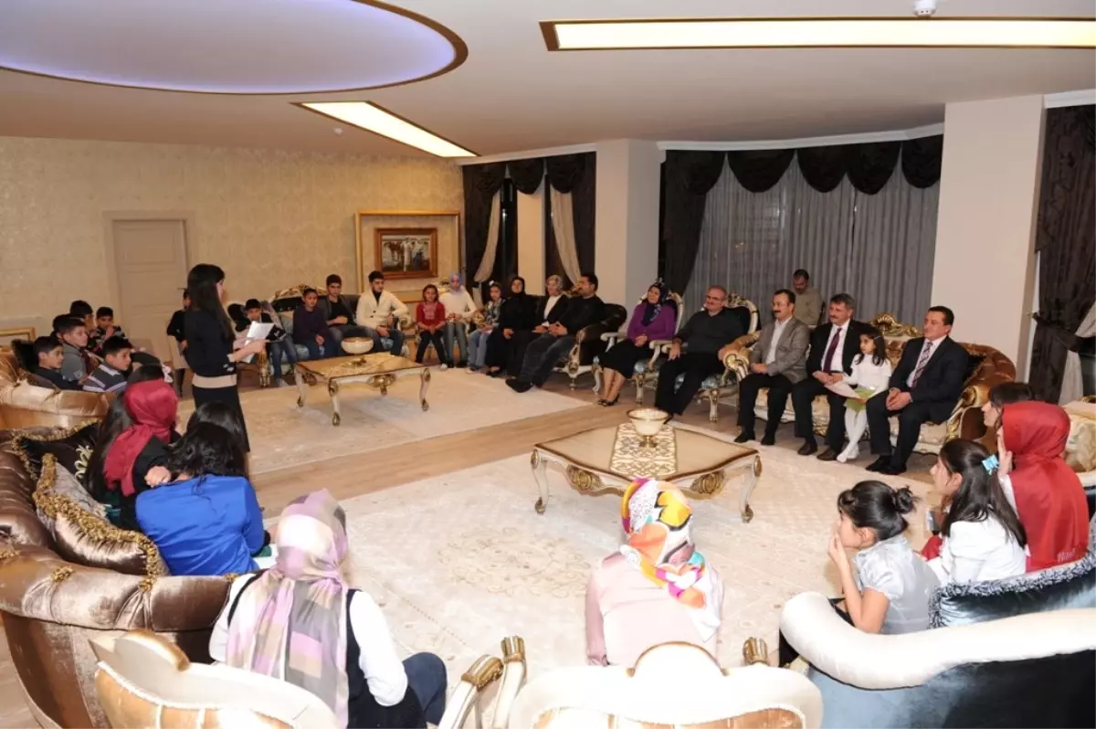 Vali Konutunda Şiir Okuma Yarışması