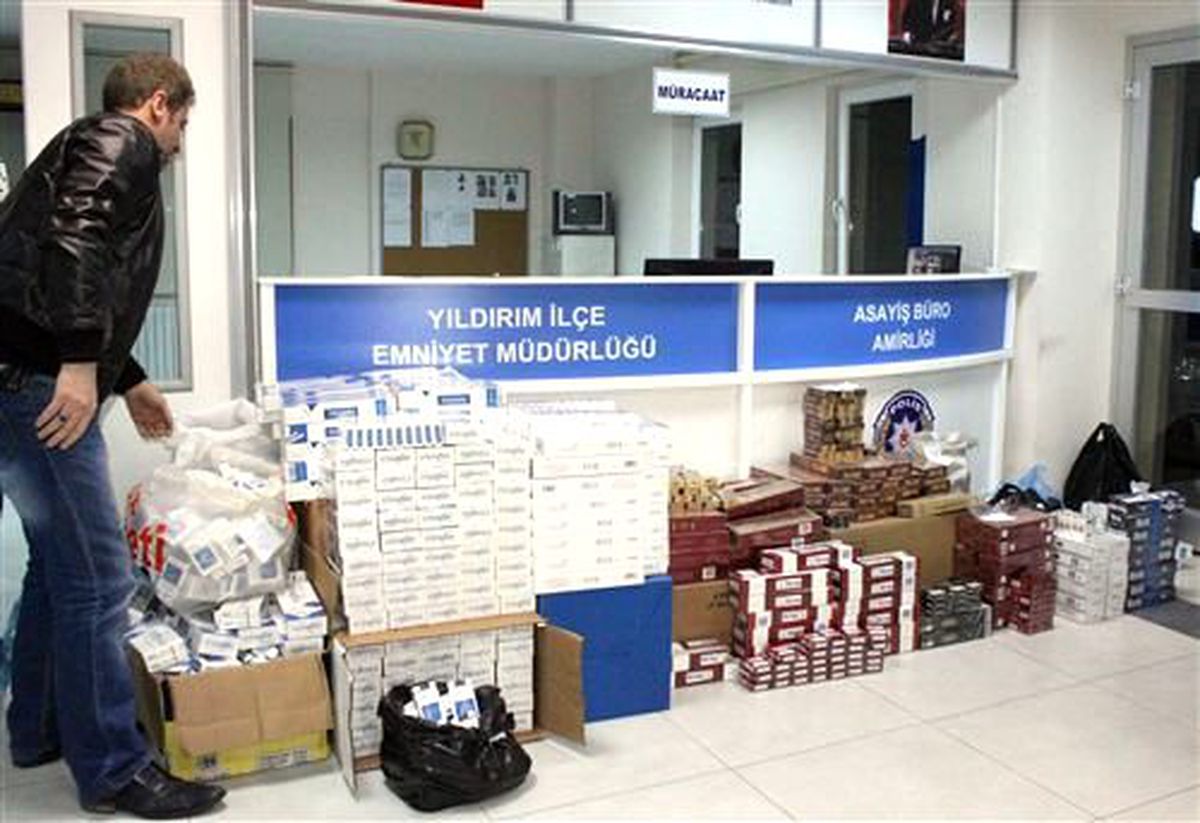 5 Metrekarelik Büfeye 6 Bin Paket Kaçak Sigara Gizledi