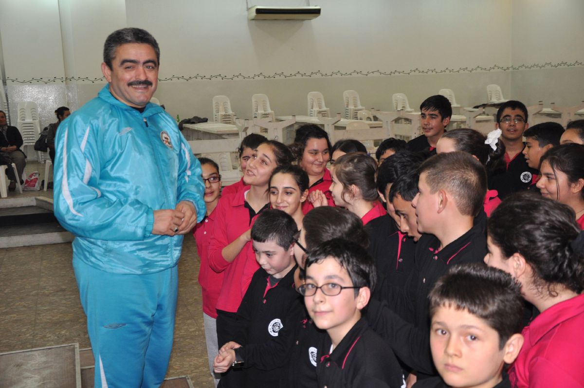 Başkan Alıcık\'tan Halk Oyunları Topluluğuna Sürpriz Ziyaret