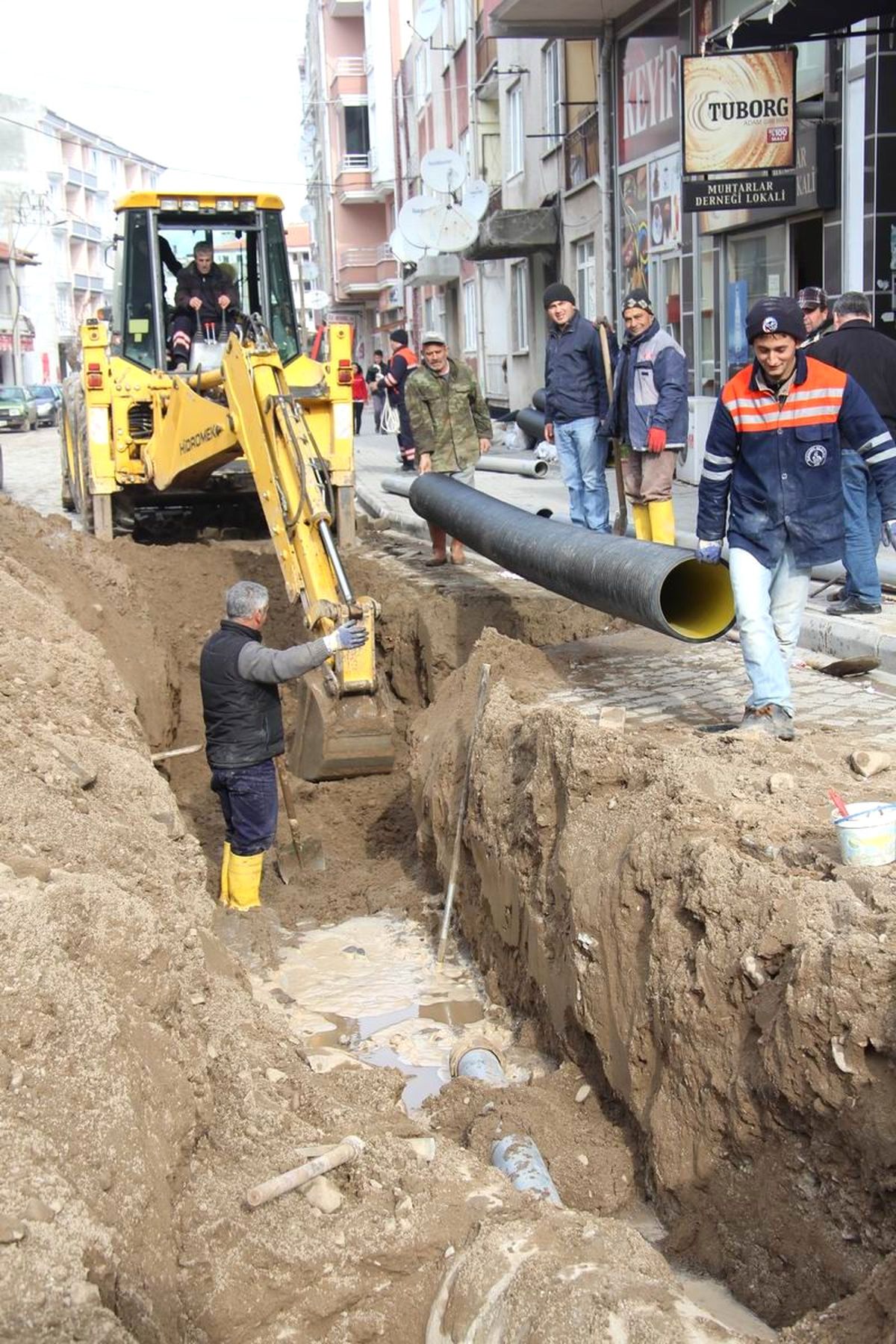 Burhaniye\'de Alt Yapı Çalışmaları Büyük Bir Hızla Devam Ediyor