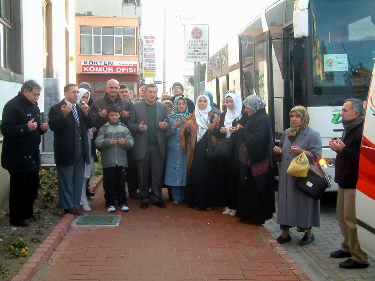 Burhaniye' de Öğrenci, Öğretmen ve Veliler Umreye Gitti