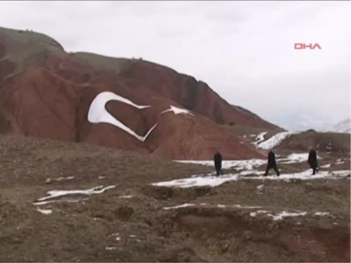 Erzurum Dağda Kar Gibi Ay Yıldız Dağda Kar Gibi Ay Yıldız