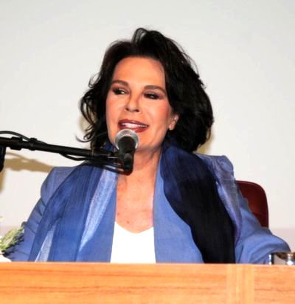 Hülya Koçyiğit'ten 'Muhteşem Yüzyıl'a Övgü