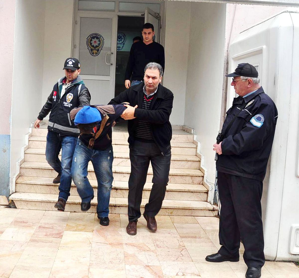 Kuaför Soyan Hırsızlar Yakalandı