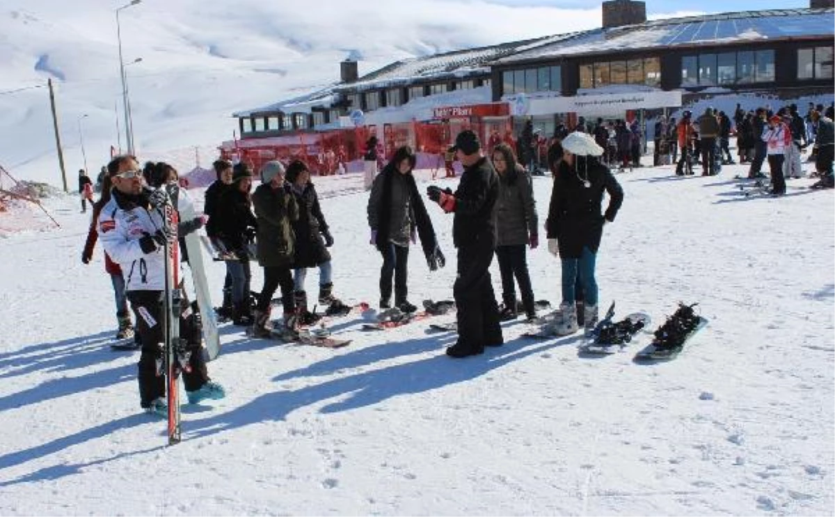 Liseli Kızlara Kayak ve Snowboard Eğitimi