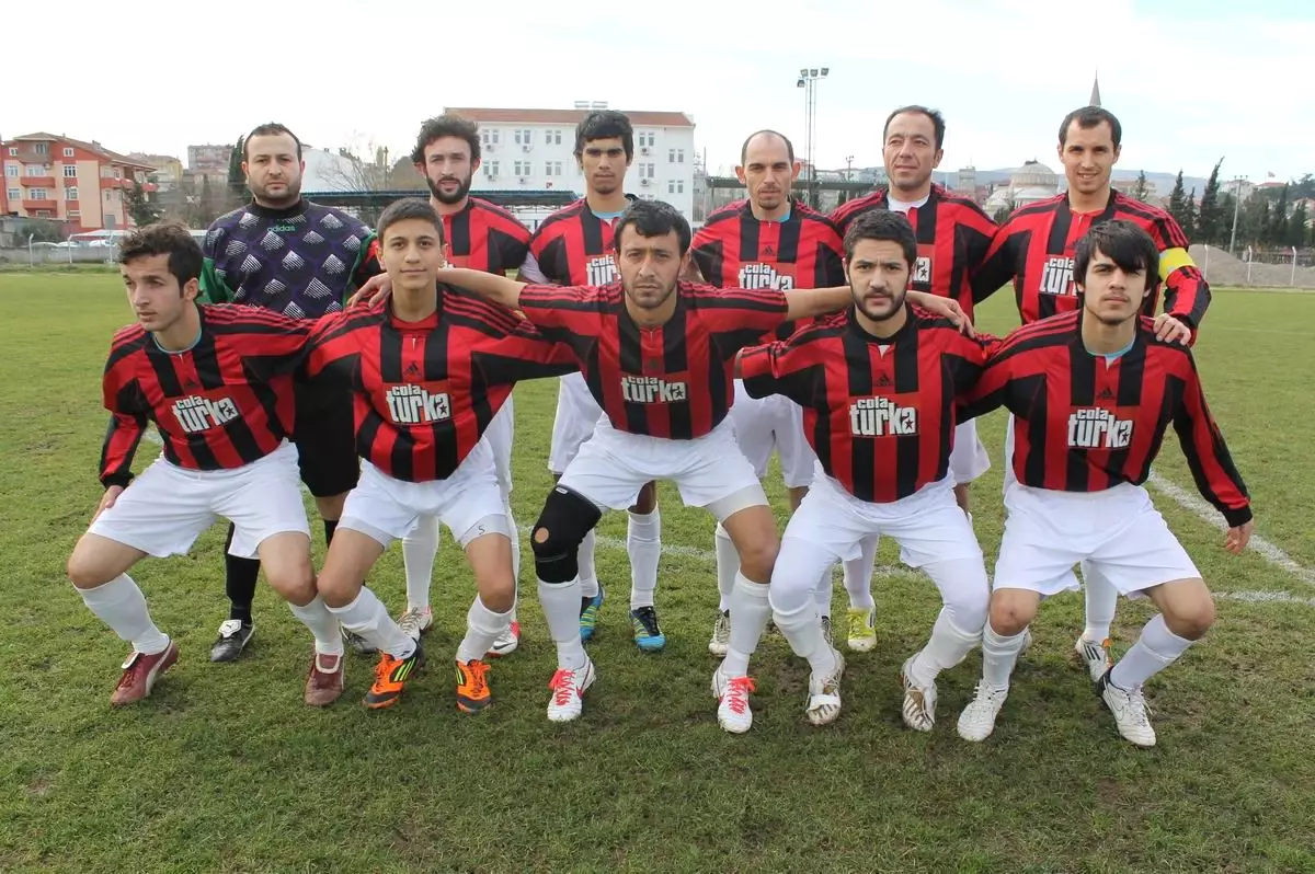 Manyas Belediyespor Namağlup Bir Şekilde Şampiyonluğunu İlan Etti