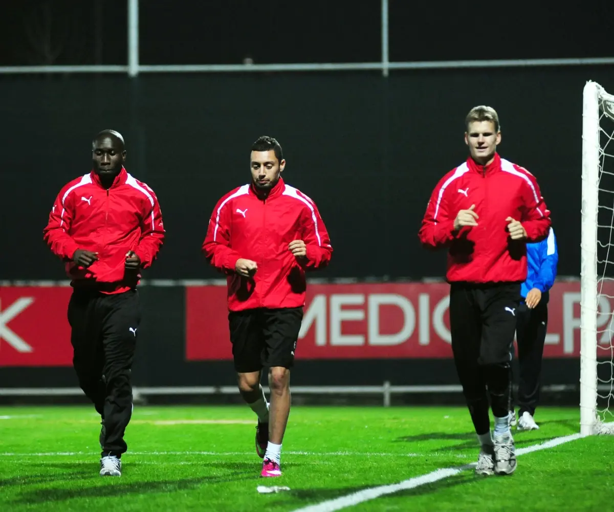 Medical Park Antalyaspor\'da İlk 11 Sıkıntısı