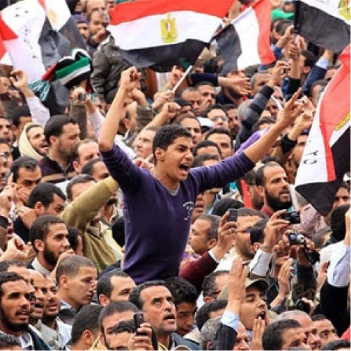 Mısır\'da Devrimin İkinci Yıl Dönümü