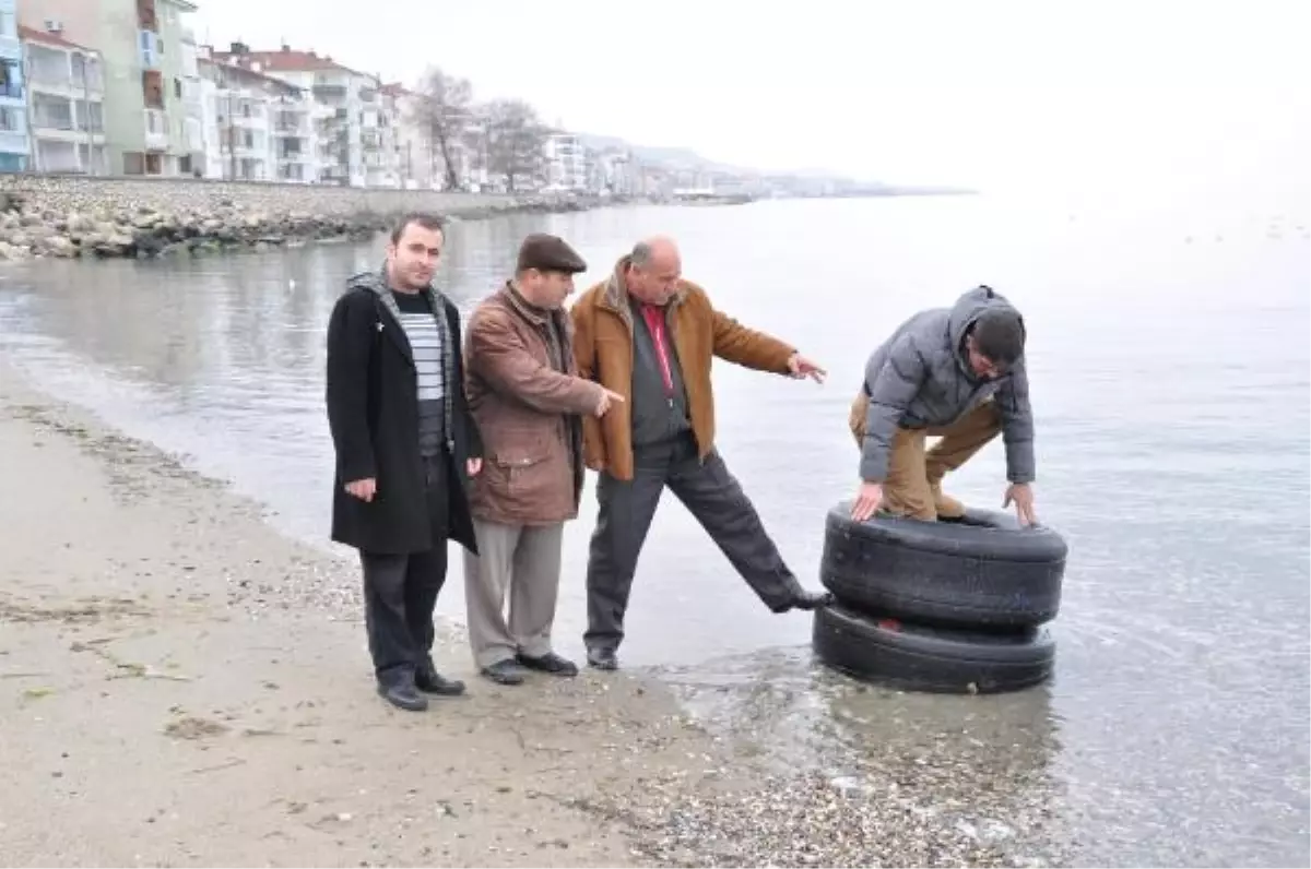 Balık Yerine Uçak Lastiği Çıktı