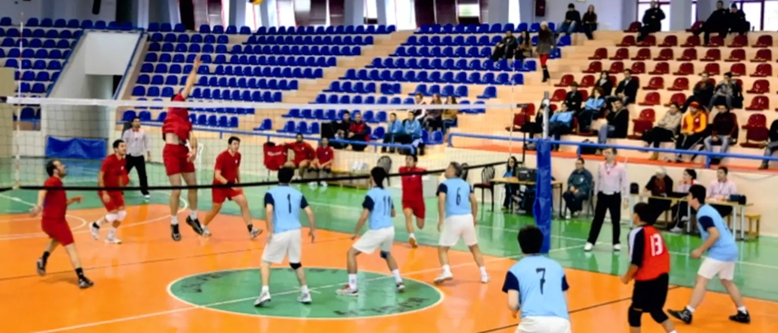 Muğlalı Üniversiteliler Voleybol Ligine Başladı