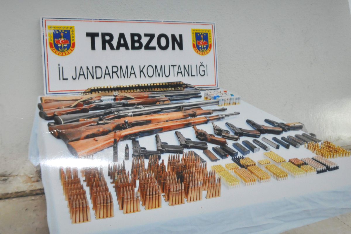 Trabzon\'da Jandarmadan Kaçak Silah Operasyonu