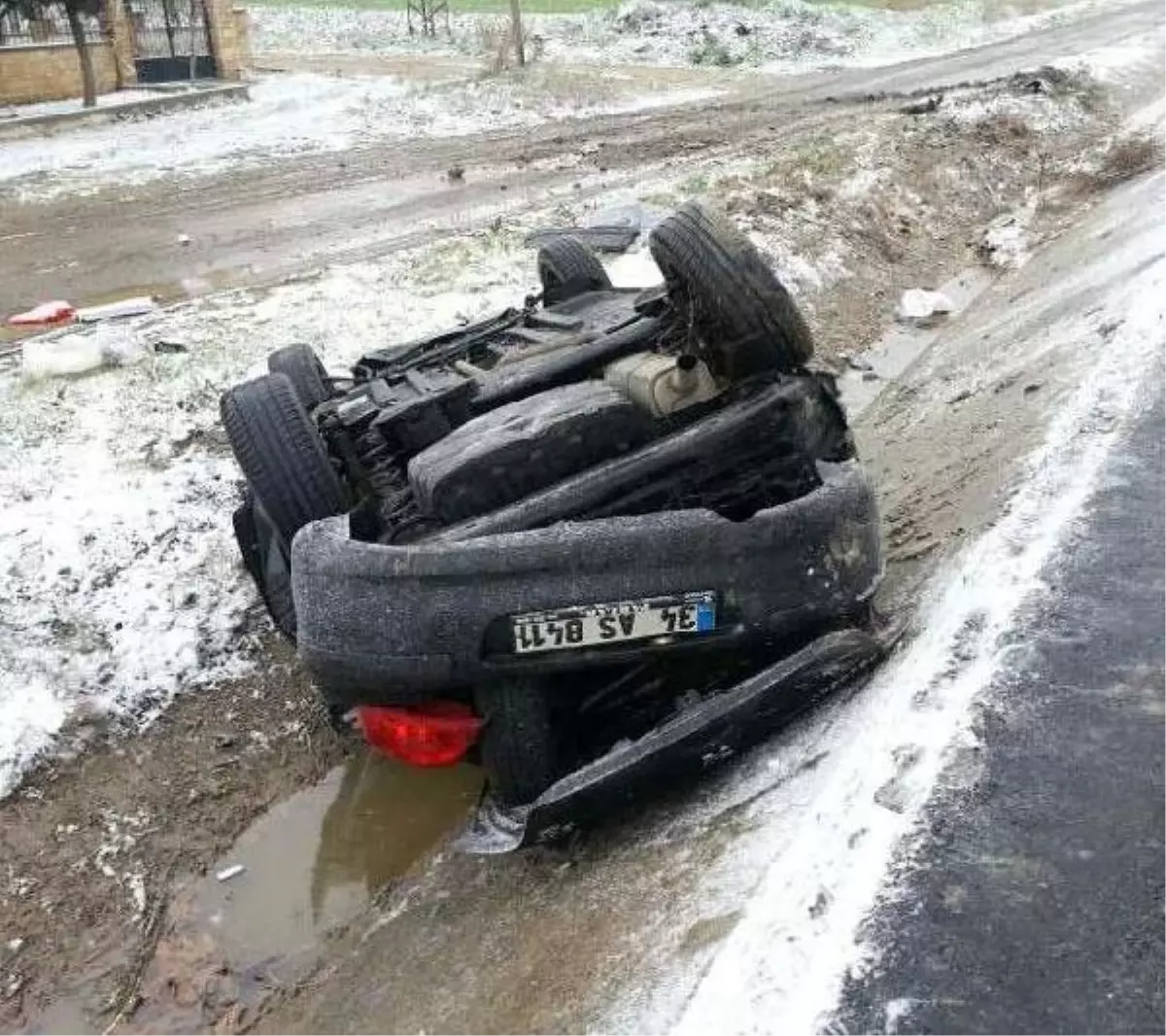 TRT Ses Sanatçısı İbicek Kazada Yaralandı