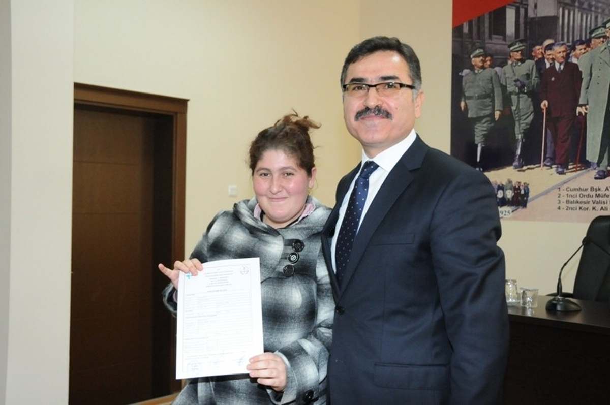 Vali Turhan\'dan Engelli Öğrencilere Sertifika