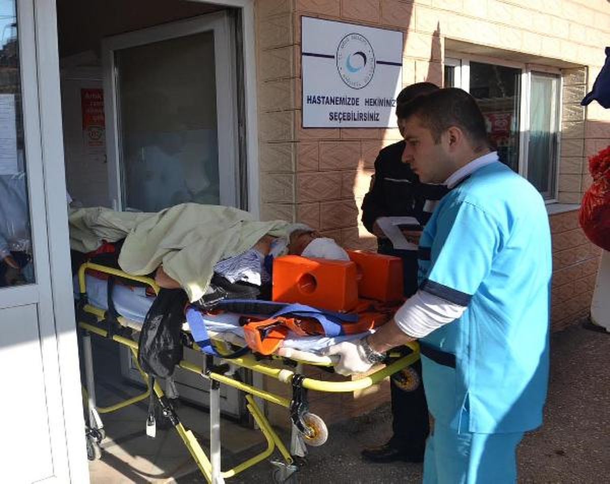 Yolun Karşısına Geçerken Otomobil Çarptı