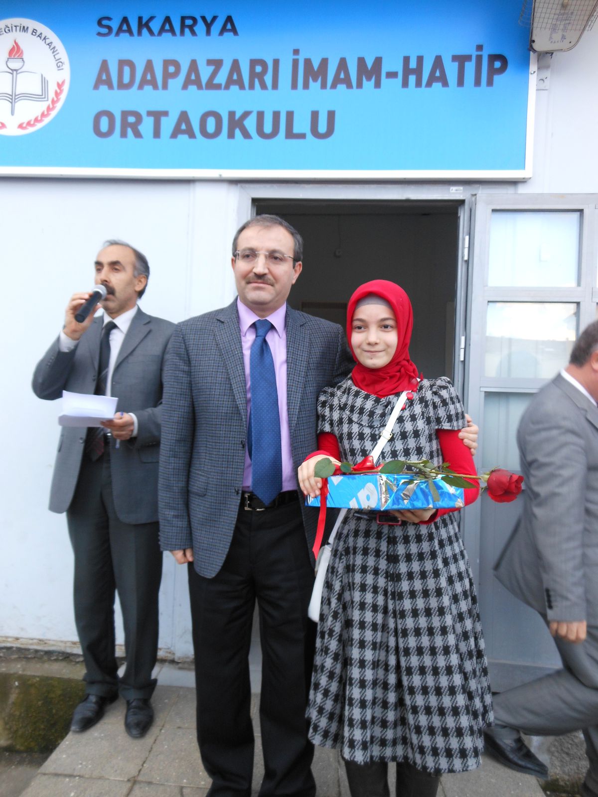 Adapazarı İmam Hatip Ortaokulu\'nda Başarılı Öğrenciler Ödüllendirildi