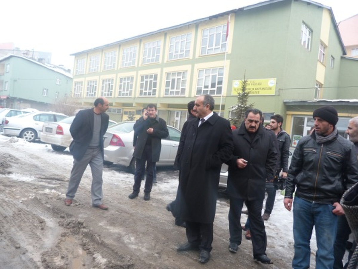 Ağrı\'da Yol Yapım Çalışmalarına Devam