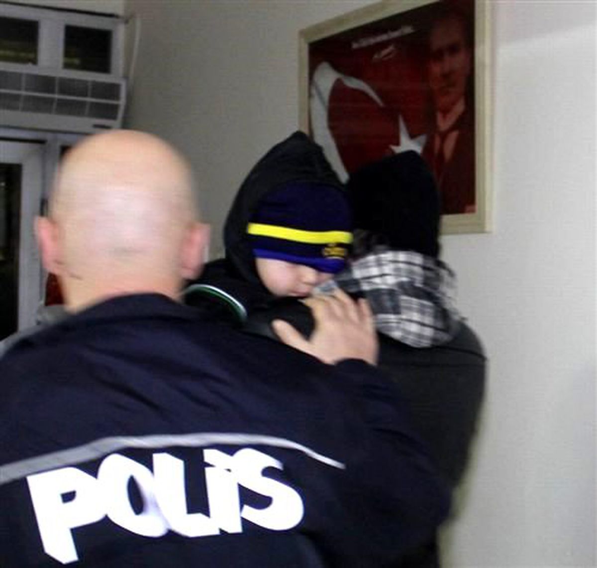 Ayvalık\'ta Kaçak Göçmenler Yakalandı