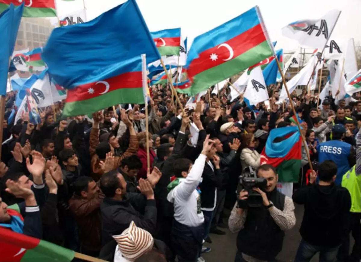 Azerbaycan\'da Protesto Gösterileri