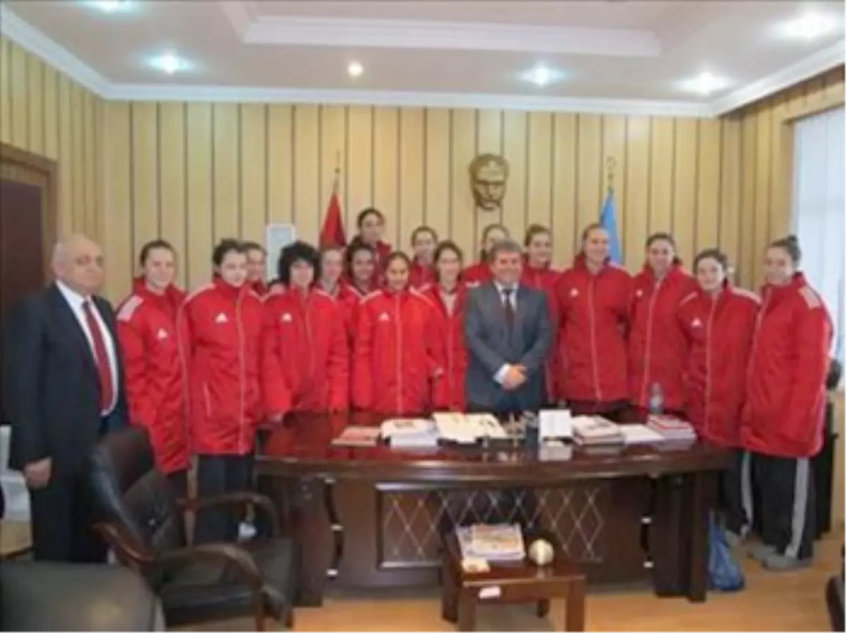 Basketbol Yıldız Kız Milli Takımı Tekirdağ'da Kampa Girdi