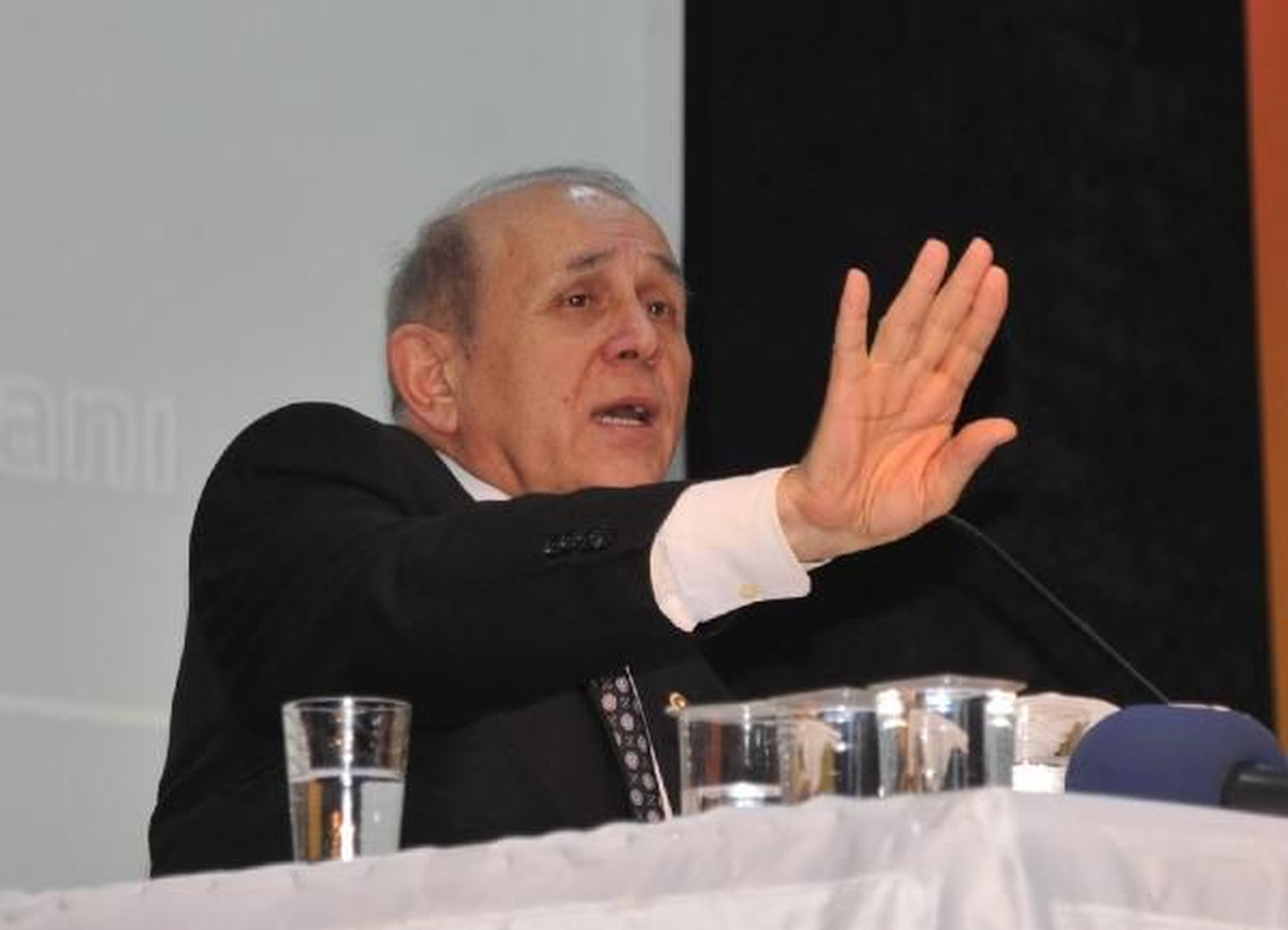 Burhan Kuzu Muhalefete Çattı